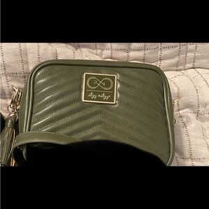 Itzy ritzy crossbody